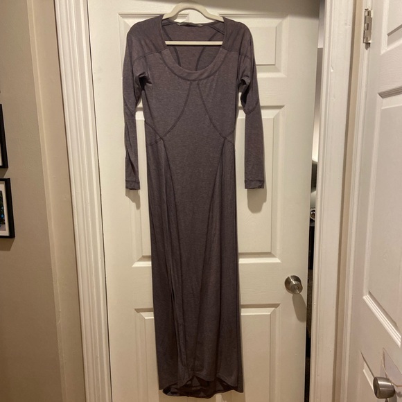 Athleta Weekender long-sleeved maxi dress in burgundy, size small - Picture 2 of 4